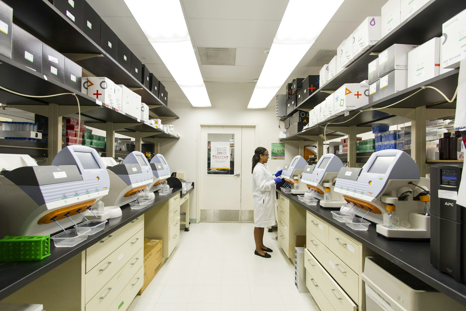 Laboratory with analytical instruments